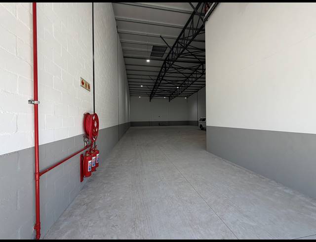 565M² WAREHOUSE TO LET IN STIKLAND INDUSTRIAL